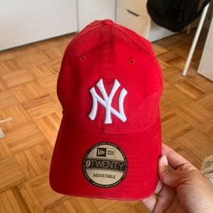 Red NY Yankees hat